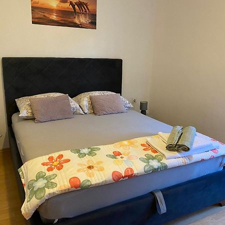 Apartmani Marija Povljana Εξωτερικό φωτογραφία