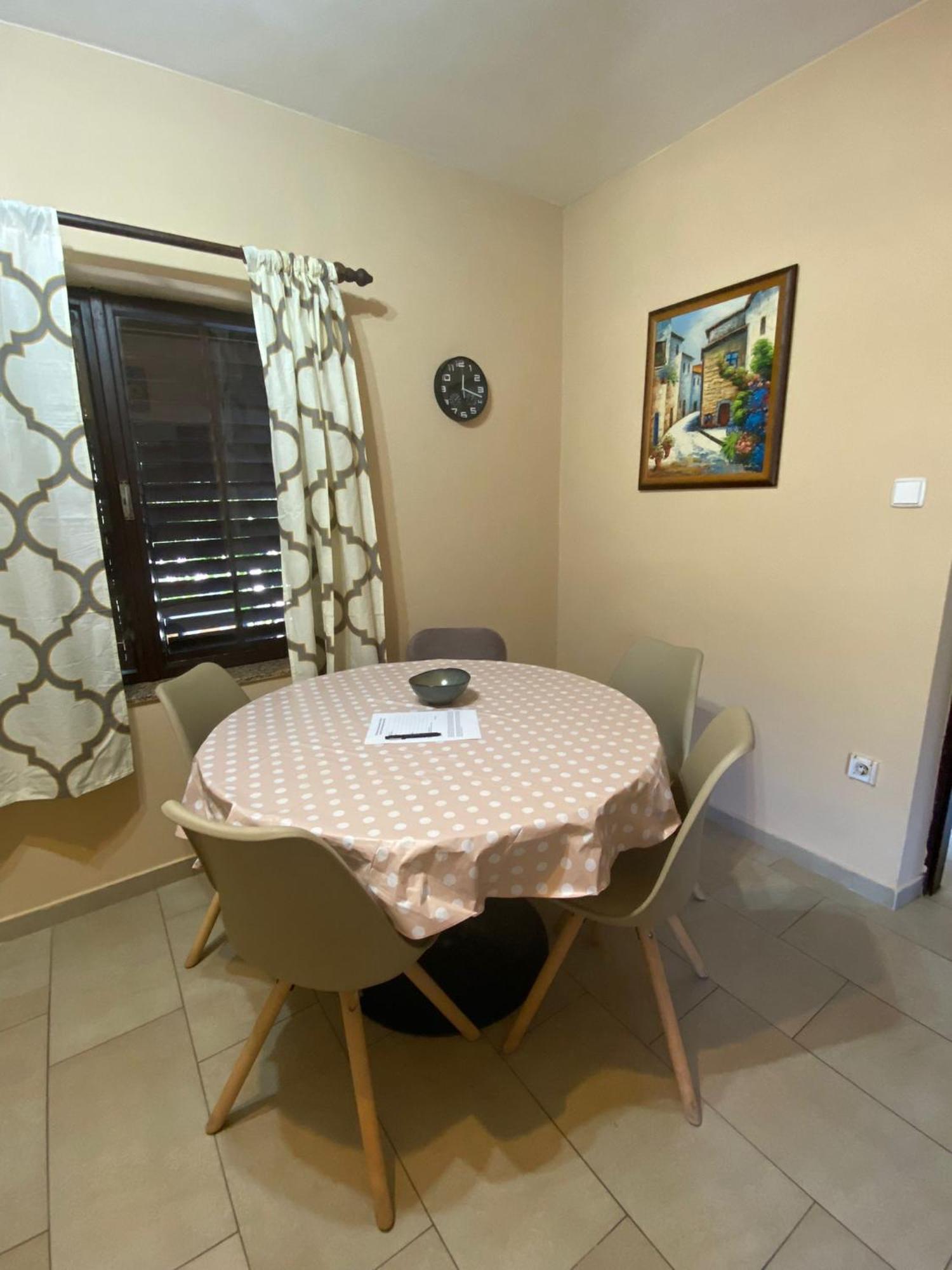 Apartmani Marija Povljana Εξωτερικό φωτογραφία